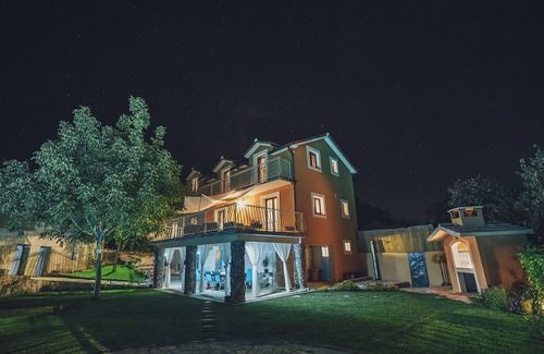 Zmijavci Villa | BEAUTIFUL VILLA WITH PRIVATE SWIMMING POOL AND OUTSIDE BARBICUE NEAR MAKARSKA