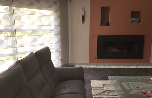 Pessac House | Beautiful villa with pool near the golf course