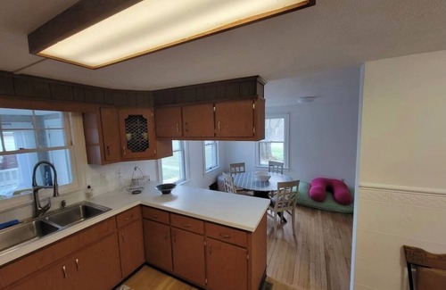 Saugerties House | Beautiful Village 2BR loaded with extras