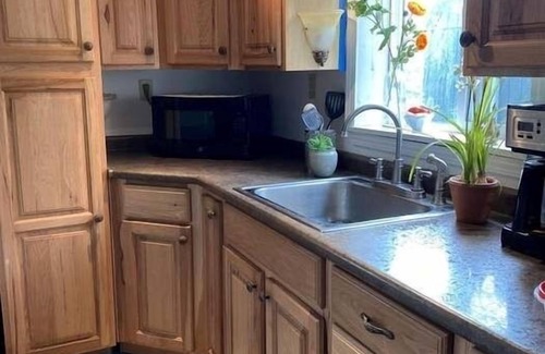 Dundee Cottage | Beautiful Waneta Lake Front Cottage! KAYAKS! Wine Country FLX