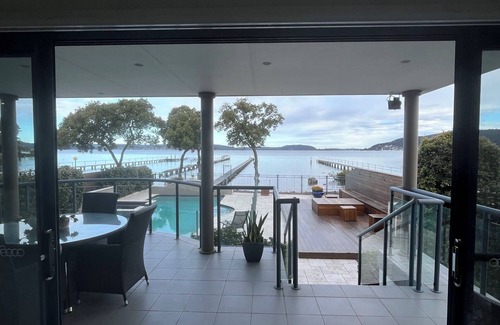 Tascott House | Beautiful water front with private jetty house - very convenient location