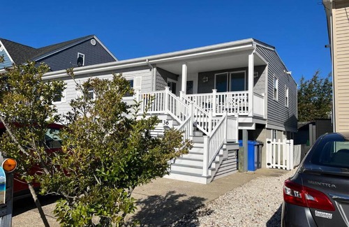 Beach Haven West House | Beautiful Waterfront Ranch for 8