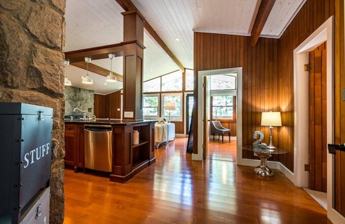 Lake of Bays Cottage | Beautiful Waterfront Peninsula Lake Year Round Cottage w/All Day Sun!