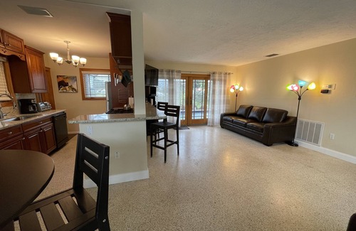 Harbour Heights House | Beautiful Waterfront Cottage With a Heated Pool And Dock