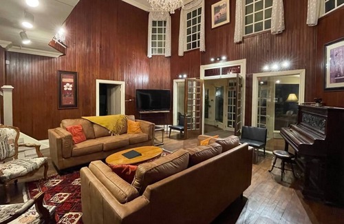 Orillia Cottage | Beautiful Waterfront Cottage - Only 1.5 hour away from Toronto!