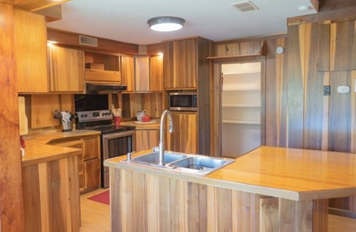 Gautier Cabin | BEAUTIFUL WATERFRONT . GNAT SCREENED BOATHOUSE AND AJOINING COVERED BOAT SLIPSn