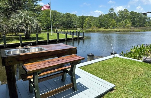 Gautier Cabin | BEAUTIFUL WATERFRONT . GNAT SCREENED BOATHOUSE AND AJOINING COVERED BOAT SLIPSn