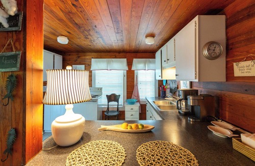 Minnesott Beach Cottage | Beautiful Waterfront Home W/Sleeping Porch on the Neuse River, outdoor shower.