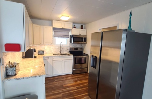 Warsaw House | Beautiful waterfront house in Warsaw with swimming dock and boat slip