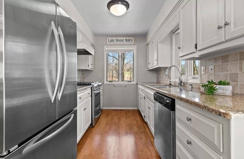 Luxemburg House | Beautiful waterfront home on Green Bay in Door County.