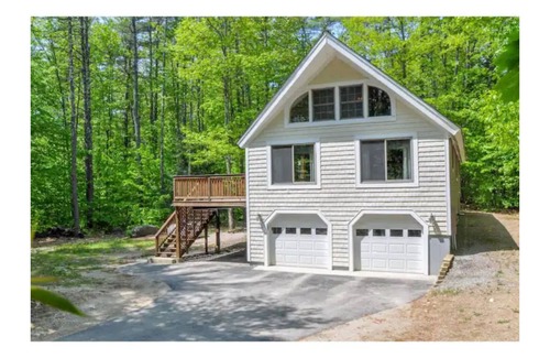 Eidelweiss Village Ski Chalet | Beautiful White Mountains chalet - walk to water, pet friendly, all amenities