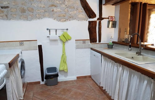 Andillac Cottage | Beautiful white stone gîte in a character property with swimming pool