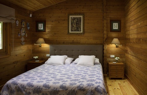 Ponteareas Cottage | Beautiful wooden house, with private pool and 9,000 meters of garden areas