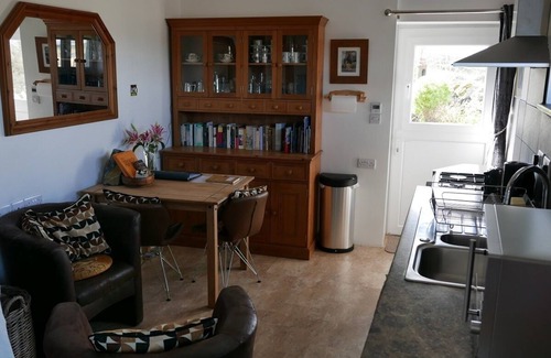 Llanllyfni Cottage | Beautifully converted dream retreat for 2 - hot tub, glorious views of Snowdon!