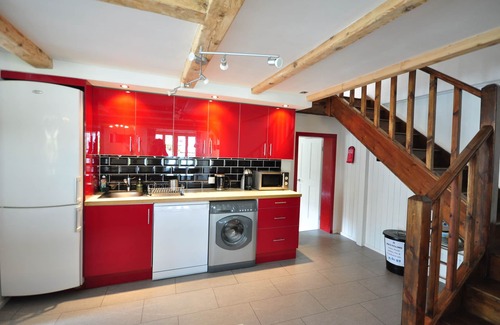 Matten bei Interlaken Apartment | Beautifully designed Apartment. Fully equipped for your holiday needs. Sleeps 7