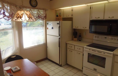 Countryside House | Beautifully Furnished Townhome in Great Location