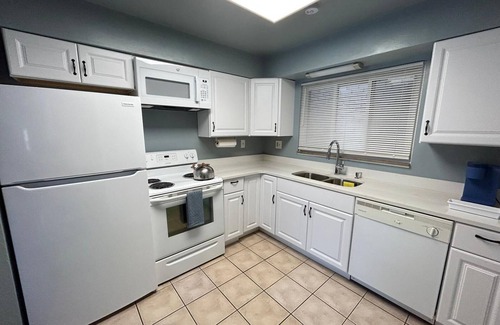 Forest Hills House | BEAUTIFULLY FURNISHED TWO-BEDROOM UNIT, LOADED WITH APPLIANCES AND PARKING