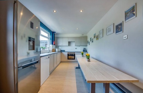 Sheffield House | Beautifully Presented & Spacious 6 Bed House
