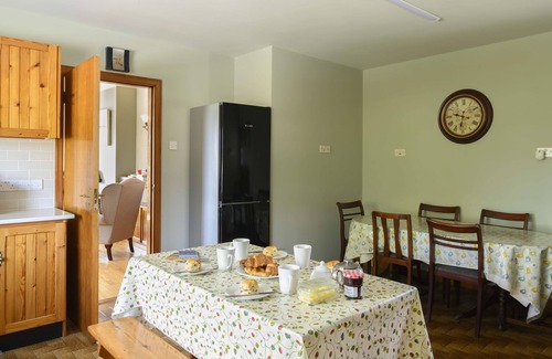 Westport House | Beautifully refurbished 5 bedroom house, sleeps 10, 3 mins by car from Westport.