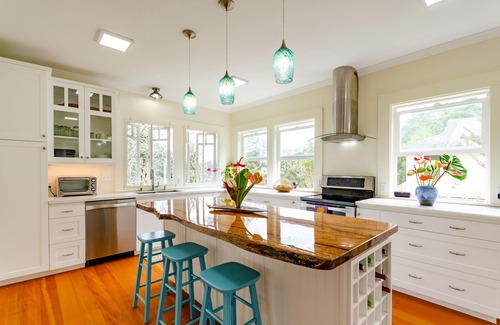 Hilo House | Beautifully Remodeled Plantation Style Hilo Home