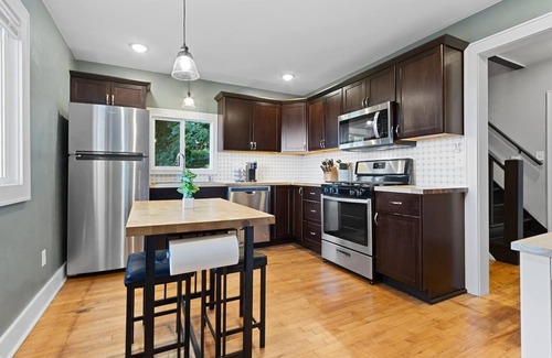 Kewaunee House | Beautifully remodeled home with stunning views of lake and easy walkability to downtown Kewaunee!