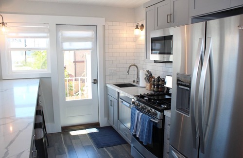Belmont Shore Apartment | Beautifully Remodeled Unit Right In The Heart Of Belmont Shore!