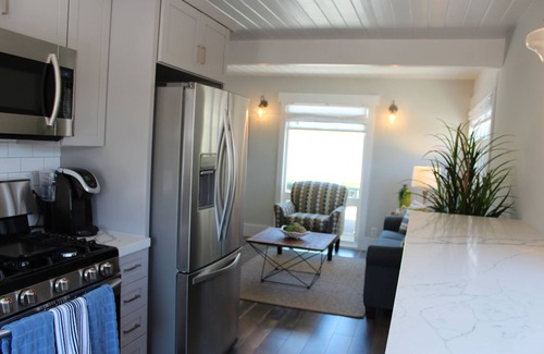Belmont Shore Apartment | Beautifully Remodeled Unit Right In The Heart Of Belmont Shore!
