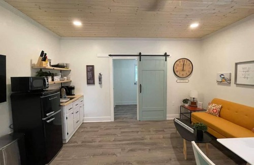 Winchester Apartment | Beautifully Renovated Studio 2 miles from the Marina