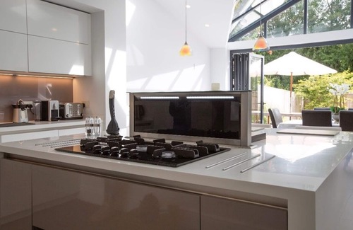Oxford House | Beautifully renovated family home in prestigious Oxford is guaranteed to impress