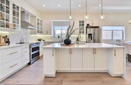Laval House | Beautifully renovated house in Laval! Great Location! Free Parking!