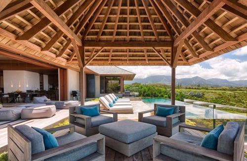 Kilauea House | Beauty and modernity meet in this standout oceanfront home perched above Secret Beach.