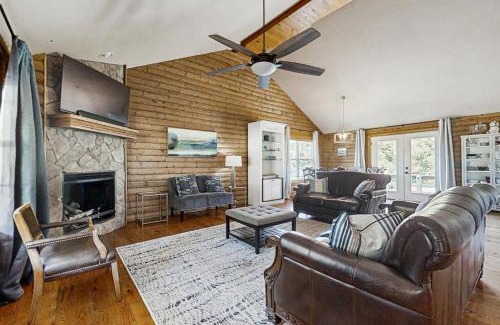 Rogers House | Beaver Lake Pool House