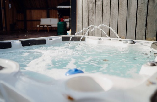 Jameston Villa | Beavers Lodge - Luxury Conversion with Hot Tub