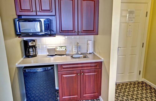 Jamestown Condo | Beavertail Lighthouse, Fort Getty Park &Festivals!