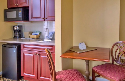 Jamestown Condo | Beavertail Lighthouse, Fort Getty Park &Festivals!
