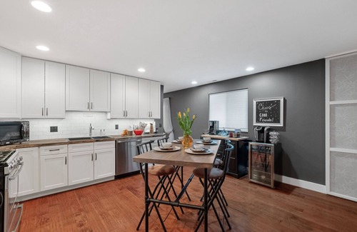 Ballwin House | Becky's Oasis/West STL Co-Sleeps 1-6