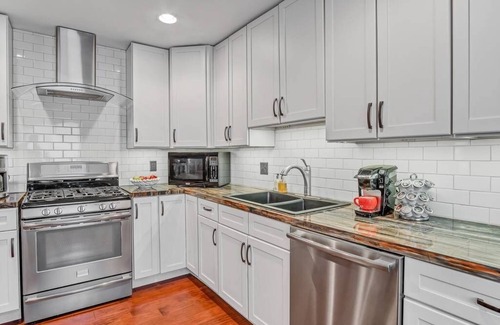 Ballwin House | Becky's Oasis/West STL Co-Sleeps 1-6