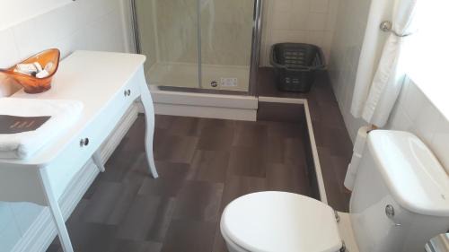 Douglas House | Bed And Blueberry Two Bed Suite for 2,3, or 4 people