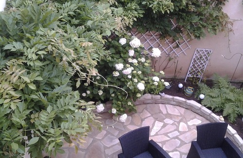 Malicorne-sur-Sarthe House | BED AND BREAKFAST WITH PRIVATE BATHROOM - B
