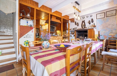 Beuzec-Cap-Sizun Bed & Breakfast | Bed and Breakfast 'Armor' with Shared Terrace, Shared Garden and Wi-Fi