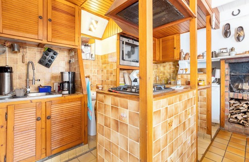 Beuzec-Cap-Sizun Bed & Breakfast | Bed and Breakfast 'Armor' with Shared Terrace, Shared Garden and Wi-Fi