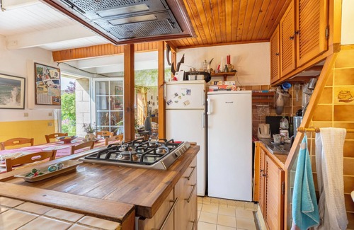 Beuzec-Cap-Sizun Bed & Breakfast | Bed and Breakfast 'Armor' with Shared Terrace, Shared Garden and Wi-Fi