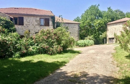Clermont-Dessous Bed & Breakfast | Bed and Breakfast "Chez Sophie" bedroom ground floor terrace