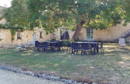Conne-de-Labarde Bed & Breakfast | Bed and Breakfast "The Source