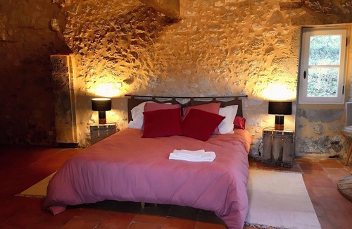 Saint-Hilaire-de-Lusignan Bed & Breakfast | Bed and Breakfast Four à Pruneaux