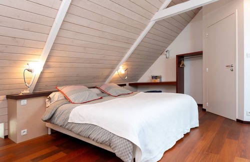 Arzano Bed & Breakfast | Bed and Breakfast 'Chambre Campanule' with Shared Pool, Shared Terrace and Wi-Fi