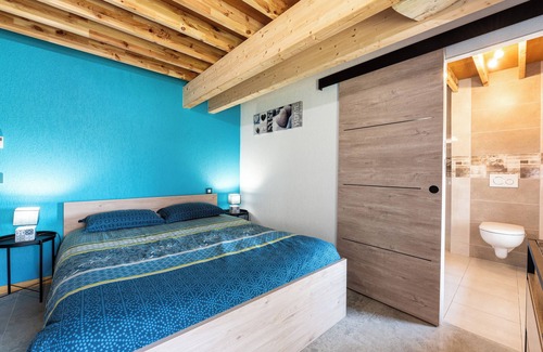 Moye House | Bed and breakfast "Chambre Bleue" with Mountain View, Private Terrace and Shared Garden