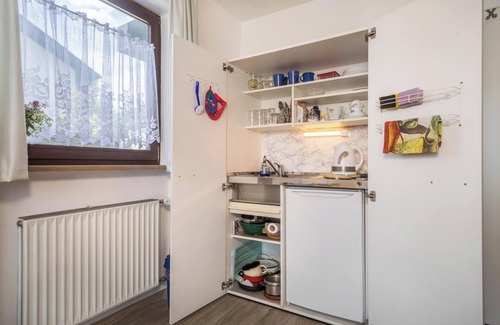 Hergensweiler Apartment | Bed and Breakfast at Gertrud's with Garden, Terrace & Playground
