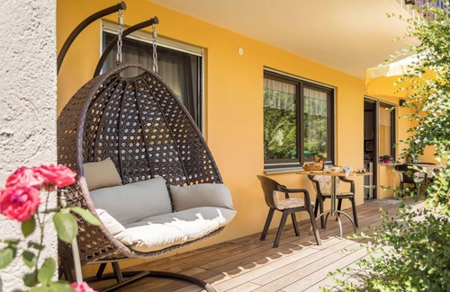 Hergensweiler Apartment | Bed and Breakfast at Gertrud's with Garden, Terrace & Playground