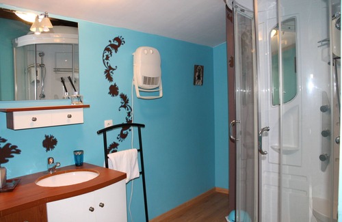 Latrape Bed & Breakfast | Bed and breakfast for 3 people Portes Du Désert with outdoor pool and jacuzzi.